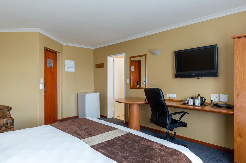 Protea Hotel By Marriott Cape Town Tyger Valley Bellville Exterior photo