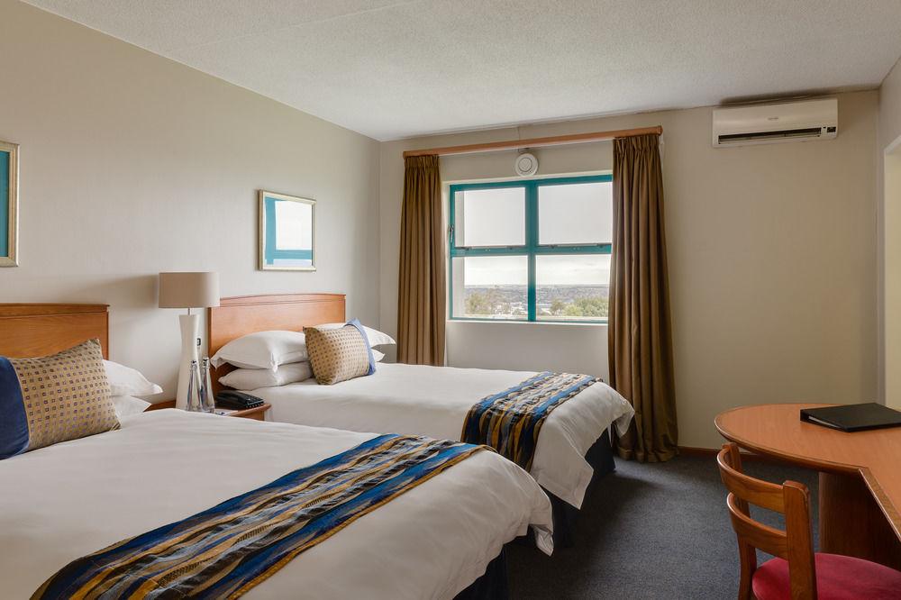 Protea Hotel By Marriott Cape Town Tyger Valley Bellville Exterior photo