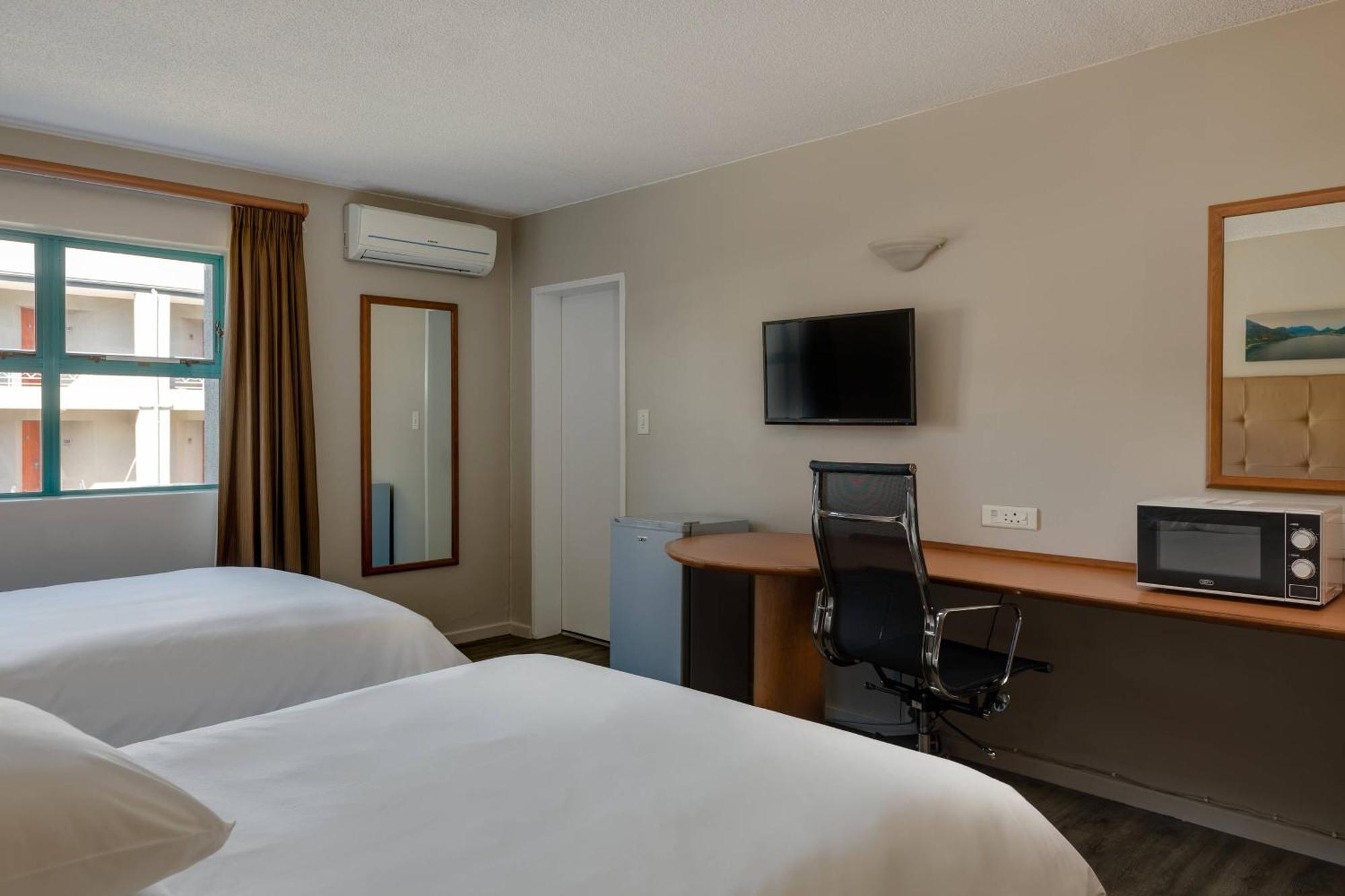 Protea Hotel By Marriott Cape Town Tyger Valley Bellville Exterior photo