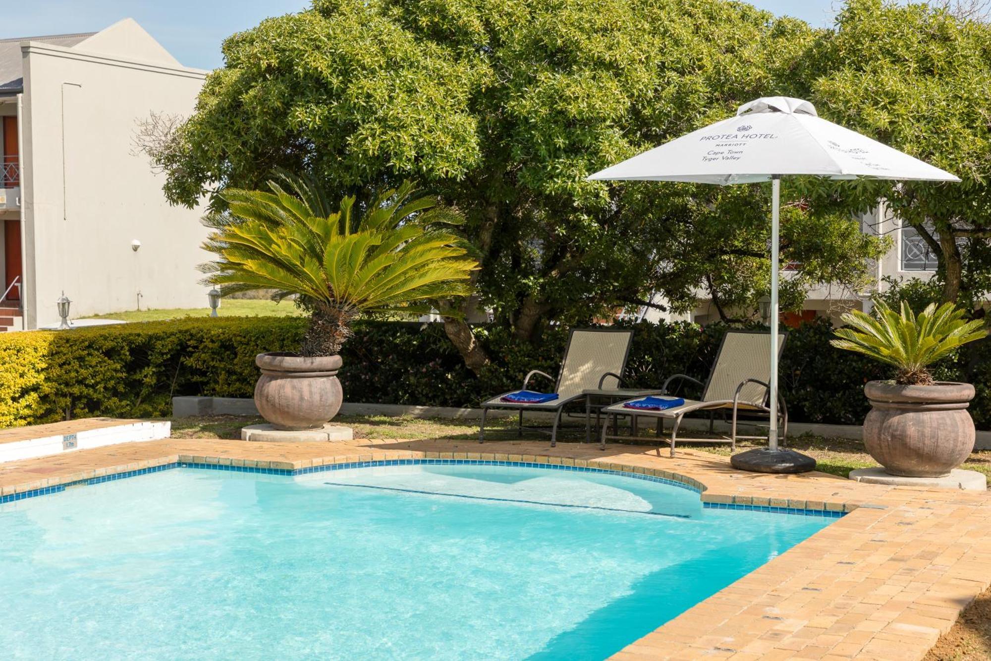 Protea Hotel By Marriott Cape Town Tyger Valley Bellville Exterior photo