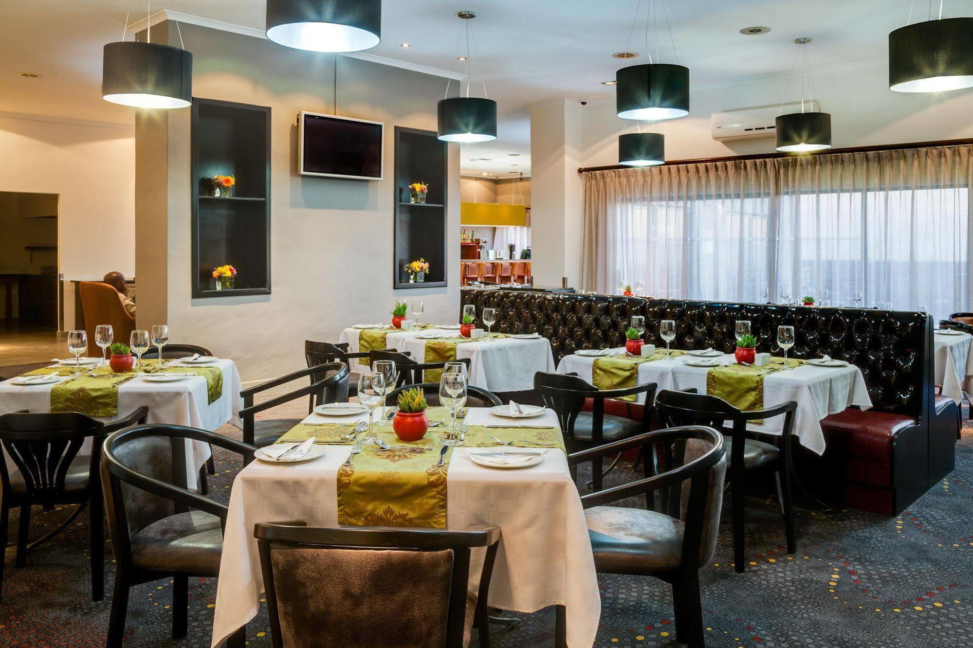 Protea Hotel By Marriott Cape Town Tyger Valley Bellville Exterior photo