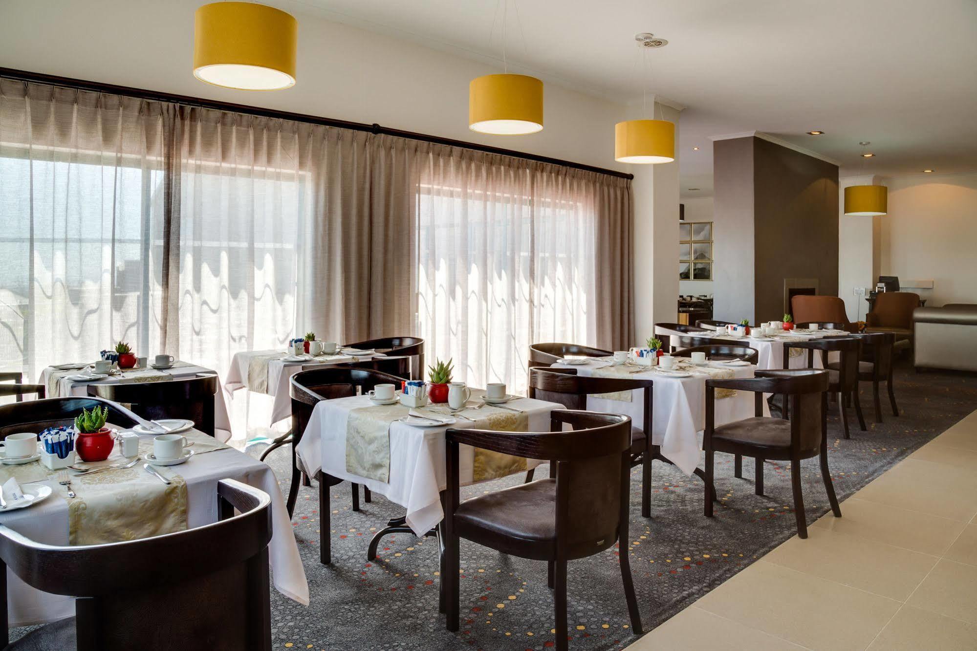 Protea Hotel By Marriott Cape Town Tyger Valley Bellville Exterior photo