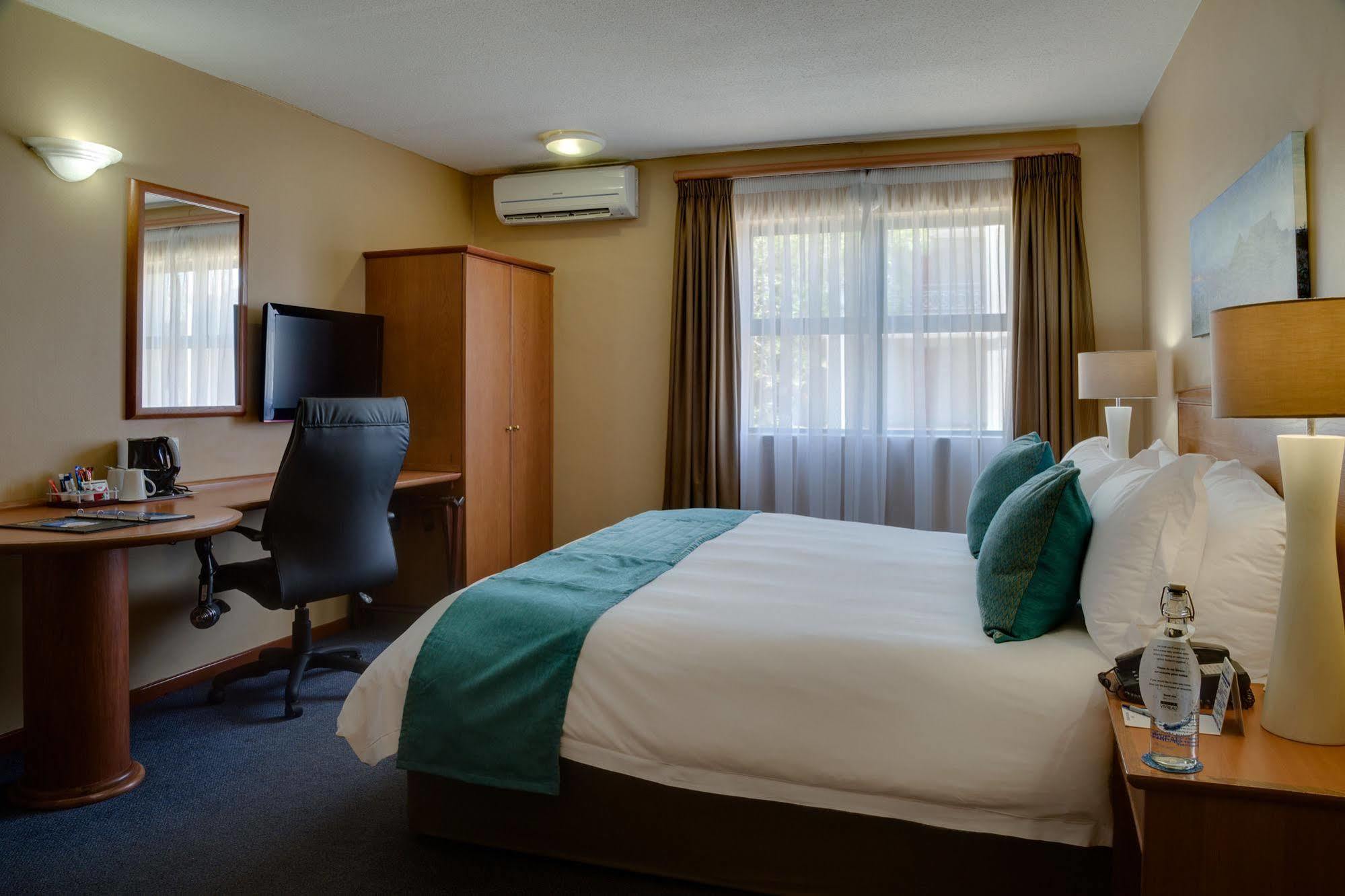 Protea Hotel By Marriott Cape Town Tyger Valley Bellville Exterior photo